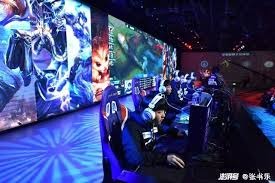 贾斯丁·韦兰德在 2011 年包揽美联赛扬奖与 MVP，确立其当代最强火球男地位