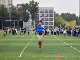 詹姆斯复出首战，湖人险胜快船